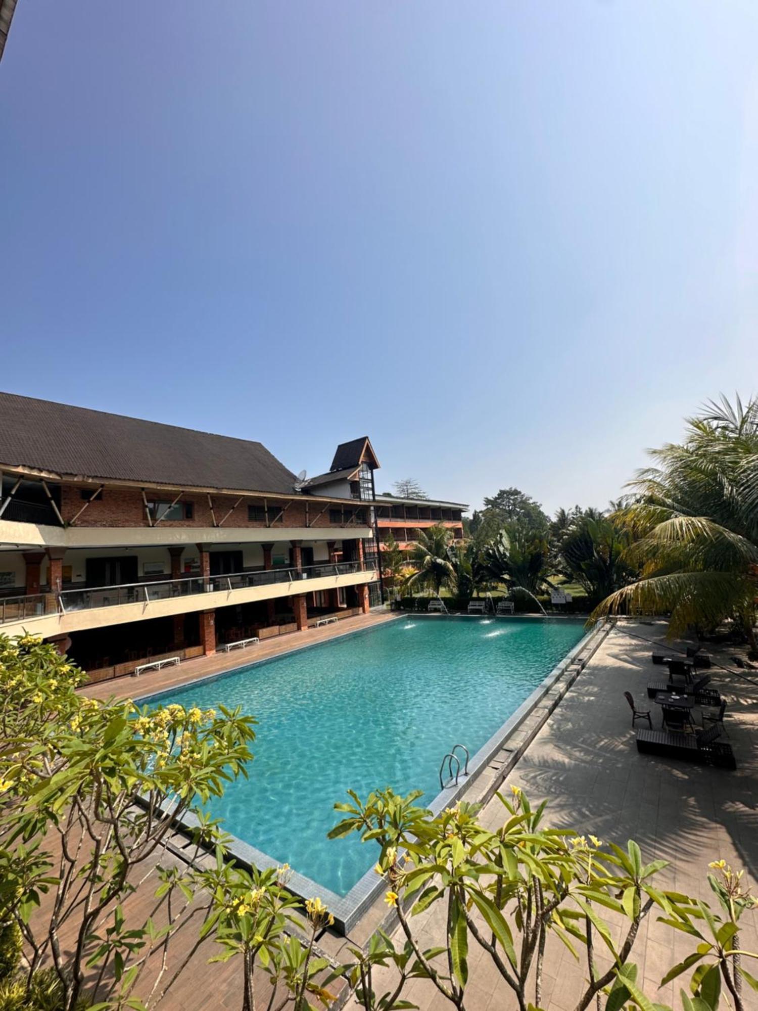 Grand Mulya Hotel בוגור מראה חיצוני תמונה