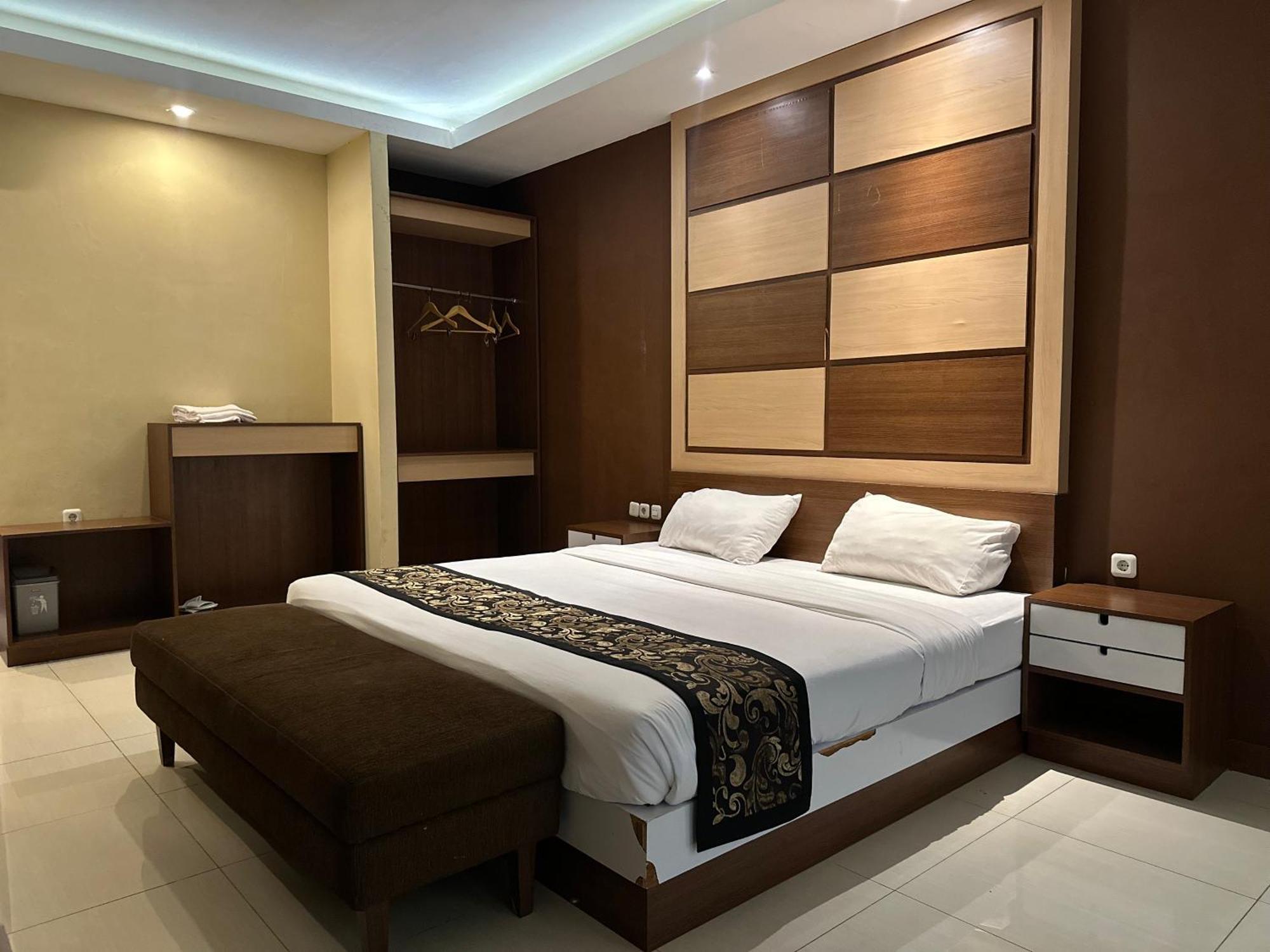 Grand Mulya Hotel בוגור מראה חיצוני תמונה
