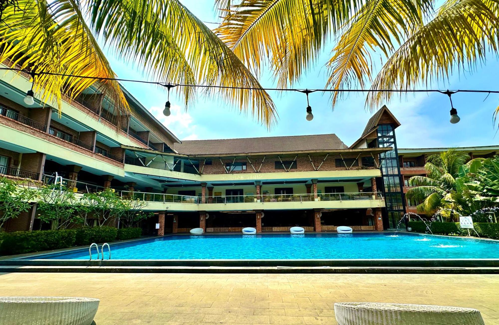 Grand Mulya Hotel בוגור מראה חיצוני תמונה