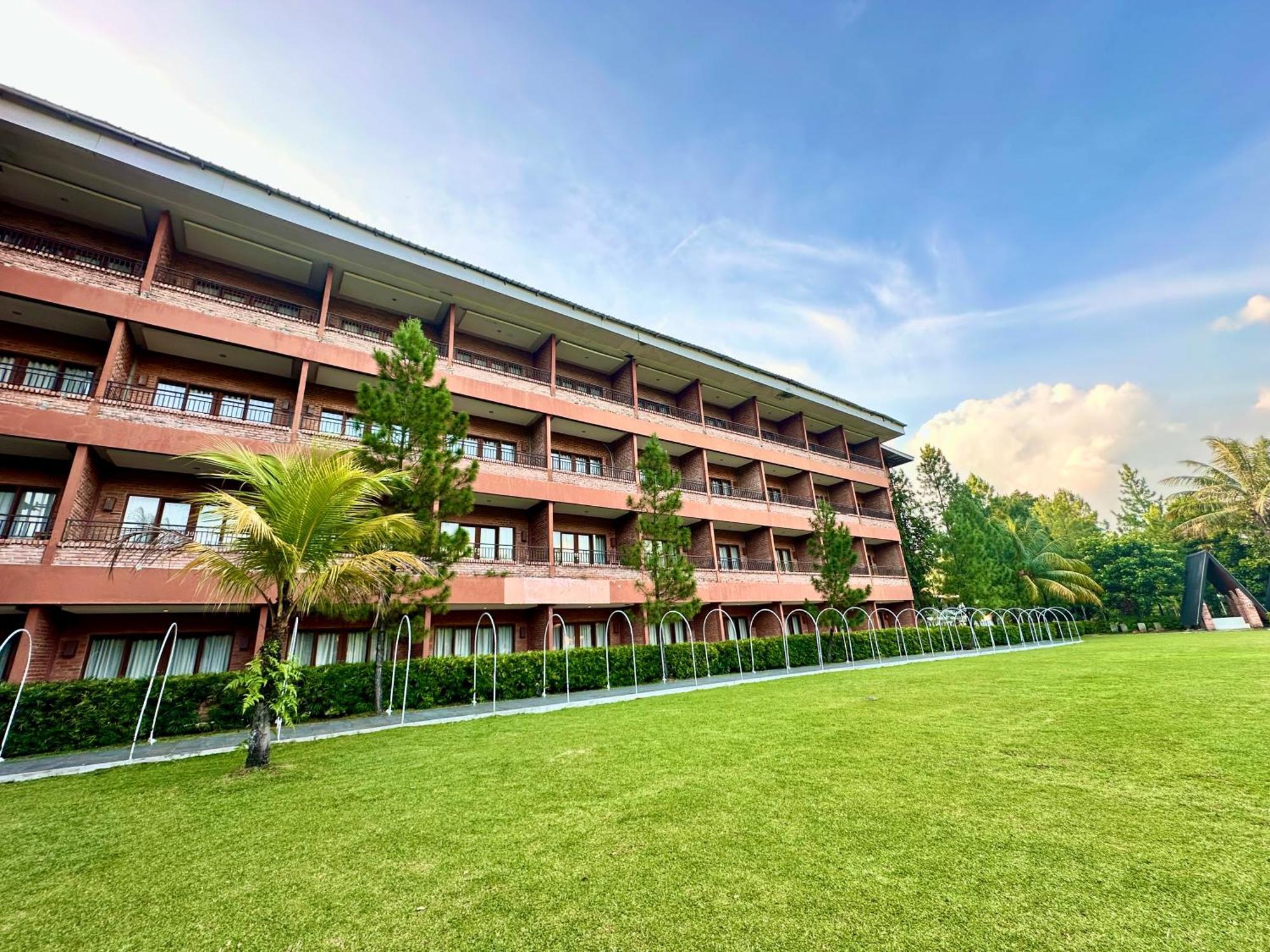 Grand Mulya Hotel בוגור מראה חיצוני תמונה