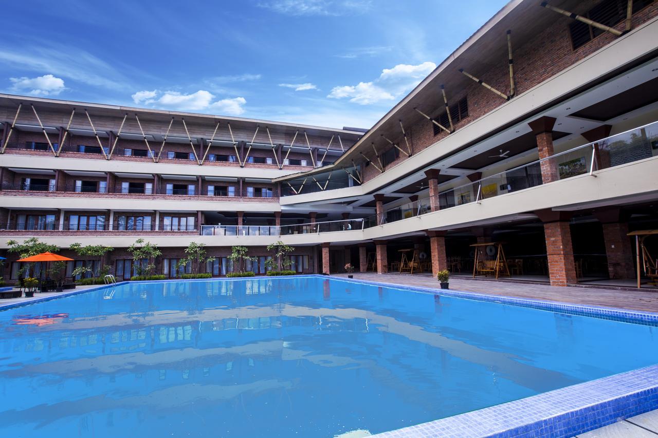 Grand Mulya Hotel בוגור מראה חיצוני תמונה