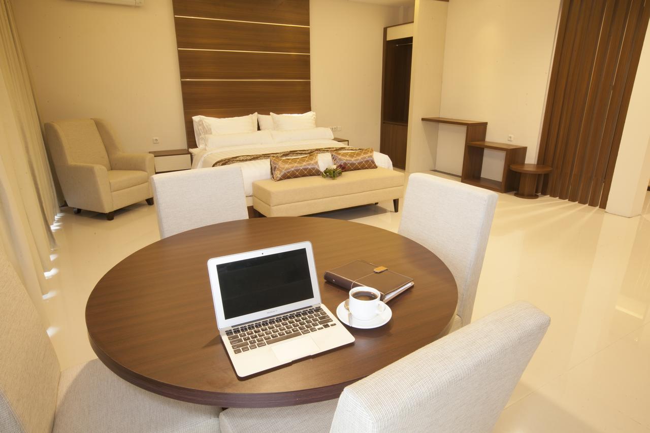Grand Mulya Hotel בוגור מראה חיצוני תמונה